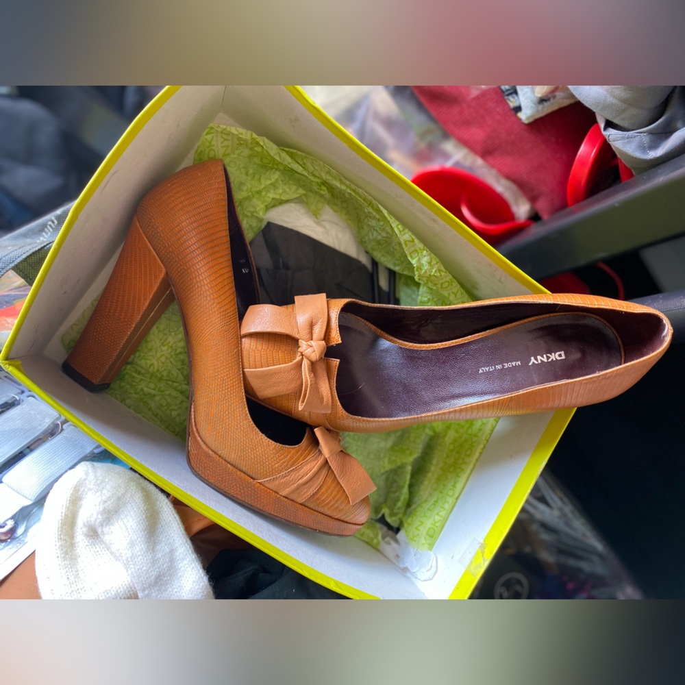 DKNY Women's Brown Bow Heels